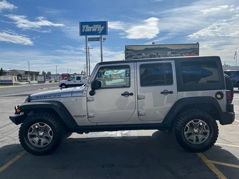 Used 2017 Jeep Wrangler Unlimited Rubicon w/ Cold Weather Group AWD/4WD image 7