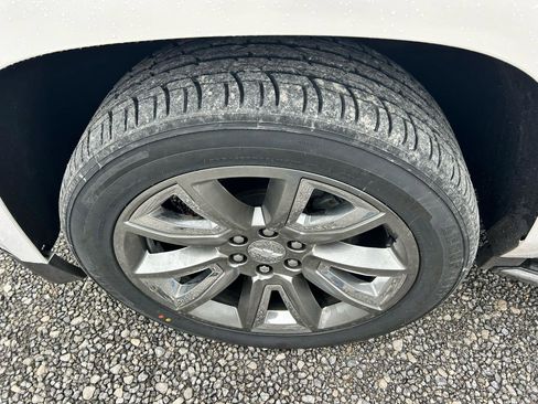 Used 2018 Chevrolet Suburban Premier AWD/4WD image 24