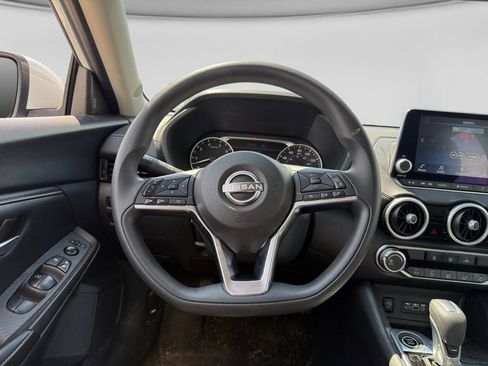 Used 2025 Nissan Sentra SV FWD image 14
