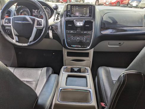 Used 2014 Chrysler Town & Country Touring FWD image 16