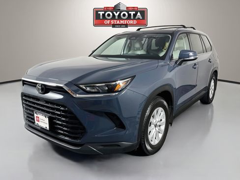 Certified 2024 Toyota Grand Highlander AWD image 3
