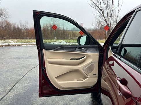 Used 2024 Jeep Grand Cherokee Limited w/ Luxury Tech Group II image 10