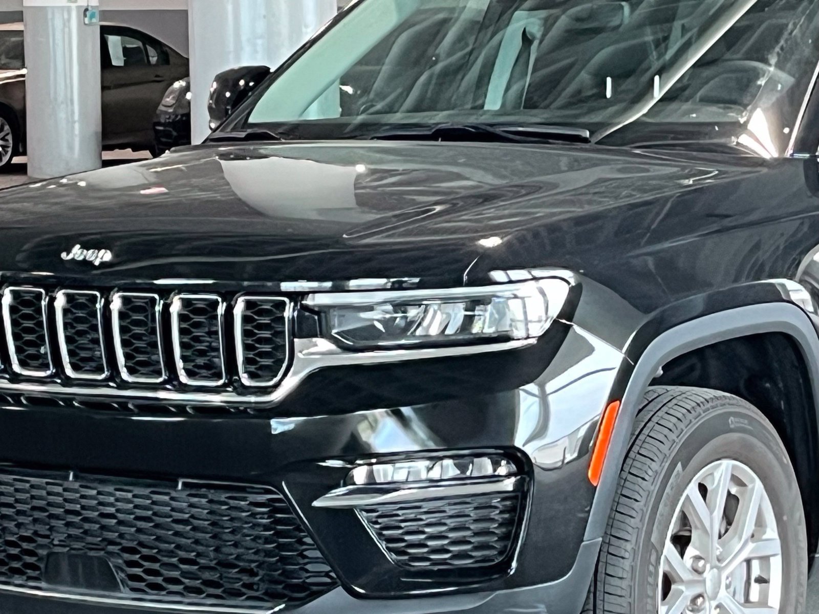 Used 2023 Jeep Grand Cherokee Limited AWD/4WD image 5