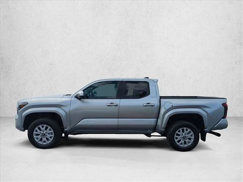 Used 2025 Toyota Tacoma SR5 AWD/4WD image 9