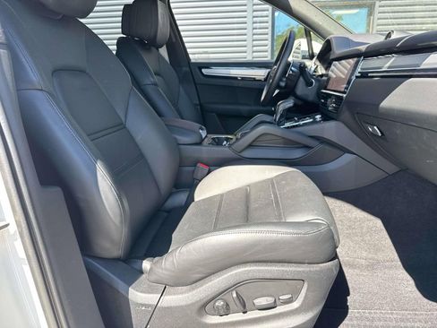 Certified 2023 Porsche Cayenne Platinum Edition AWD/4WD image 16