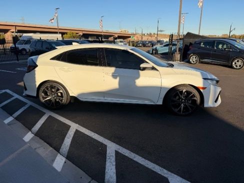Used 2018 Honda Civic Sport Touring image 5