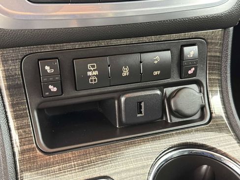 Used 2015 GMC Acadia SLT image 33