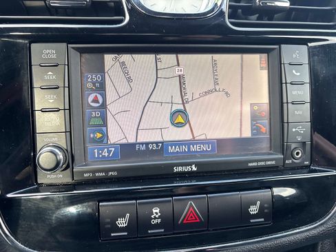 Used 2011 Chrysler 200 Limited image 24