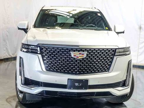 Used 2024 Cadillac Escalade Premium Luxury AWD/4WD image 7