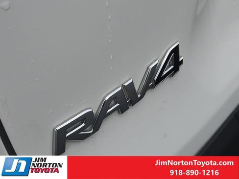 Used 2024 Toyota RAV4 LE AWD/4WD image 11