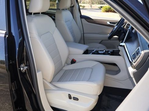 Certified 2025 Volkswagen Atlas SEL image 19