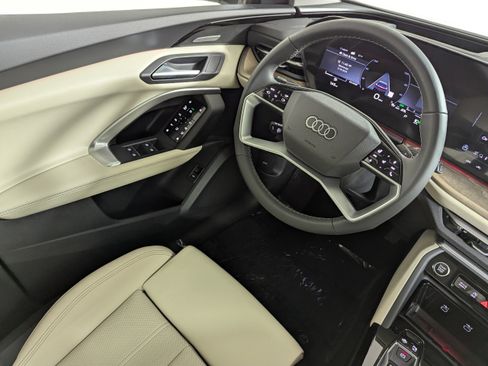 New 2025 Audi Q5 Prestige image 9