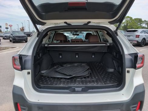 Used 2022 Subaru Outback Touring AWD/4WD image 6