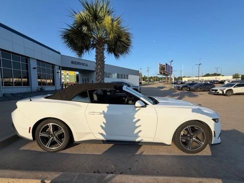Used 2024 Ford Mustang Convertible RWD image 19