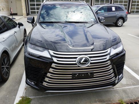 Used 2026 Lexus LX 600 4WD w/ Accessory Package (Z1) image 2