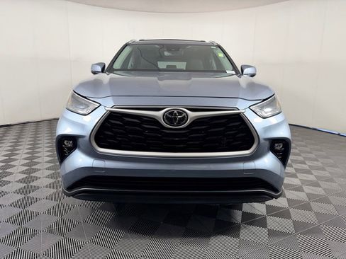 Used 2022 Toyota Highlander XLE FWD image 11