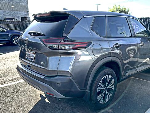 Used 2022 Nissan Rogue SV FWD image 9