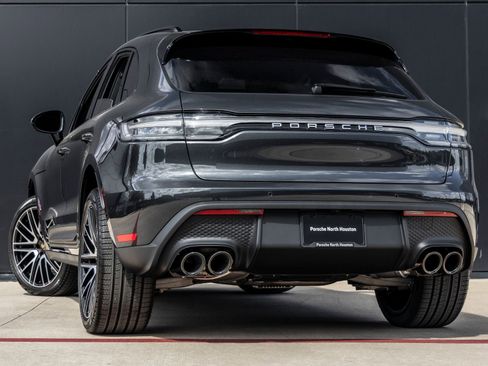 Certified 2026 Porsche Macan AWD/4WD image 3