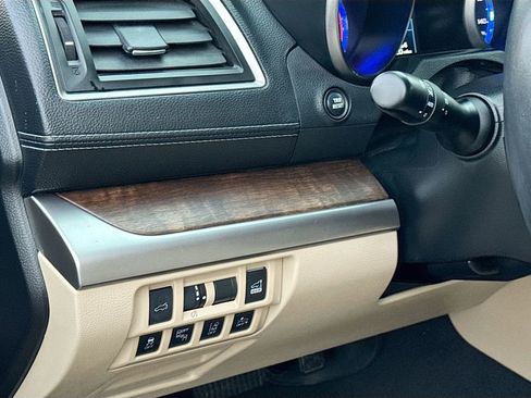 Used 2018 Subaru Outback 2.5i Limited image 11