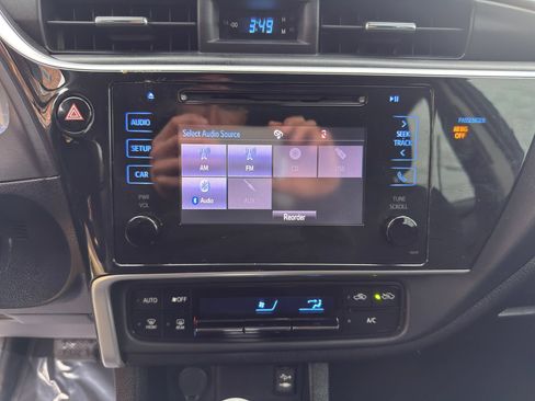 Used 2019 Toyota Corolla LE FWD image 13
