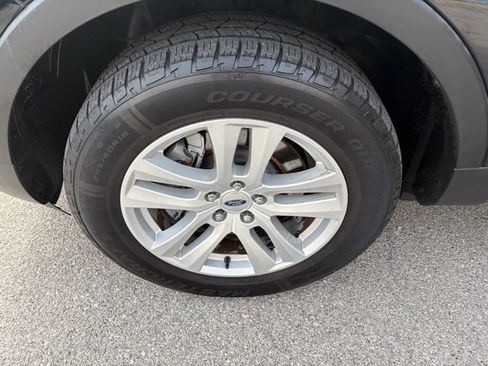 Used 2019 Ford Explorer XLT w/ Equipment Group 201A AWD/4WD image 12