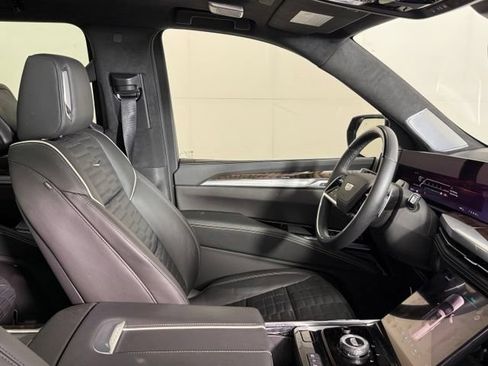 Certified 2025 Cadillac Escalade ESV Sport Platinum AWD/4WD image 32
