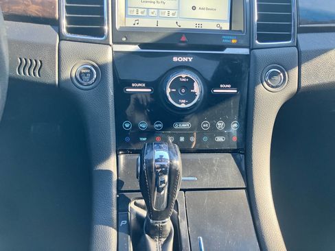 Used 2017 Ford Taurus Limited image 16