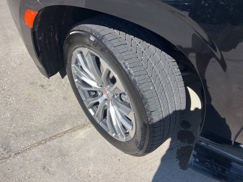 Used 2021 GMC Yukon XL Denali w/ Denali Premium Package image 39