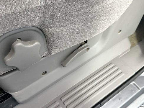 Used 2000 Chevrolet Silverado 1500 LS image 17