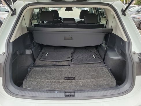 Used 2020 Volkswagen Tiguan SE image 8