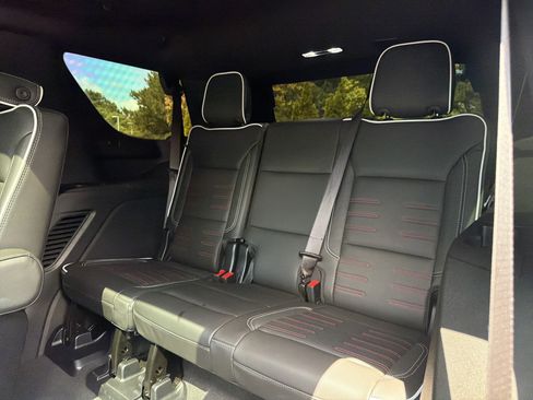 Used 2025 GMC Yukon AT4 Ultimate AWD/4WD image 9