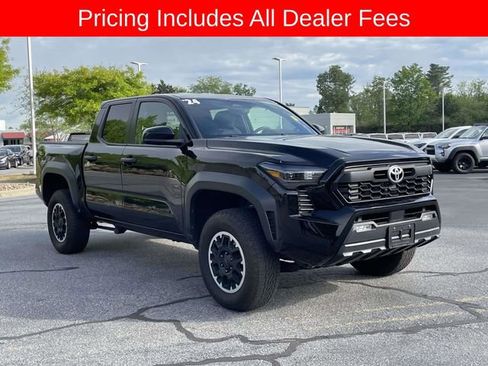 Used 2024 Toyota Tacoma TRD Off-Road AWD/4WD image 7