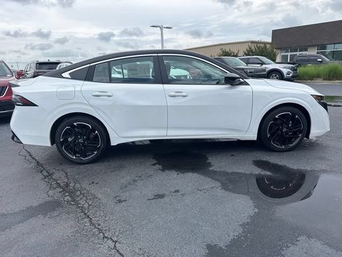New 2026 Nissan Sentra SR w/ SR Premium Package FWD image 6