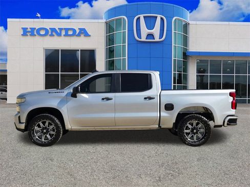 Used 2020 Chevrolet Silverado 1500 Custom w/ Custom Value Package image 6