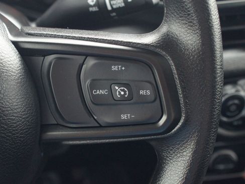 Used 2025 Jeep Gladiator Sport image 9