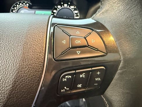 Used 2017 Ford Explorer Platinum image 21