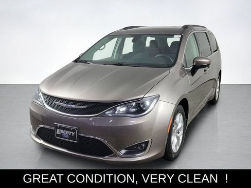 Used 2017 Chrysler Pacifica Touring Plus w/ Tire & Wheel Group FWD image 7
