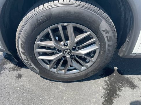 Used 2024 Nissan Rogue S AWD/4WD image 10