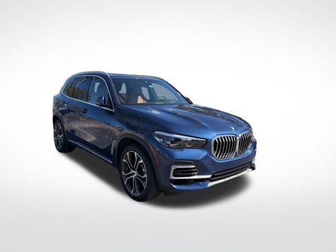 Used 2022 BMW X5 xDrive40i w/ Premium Package image 2