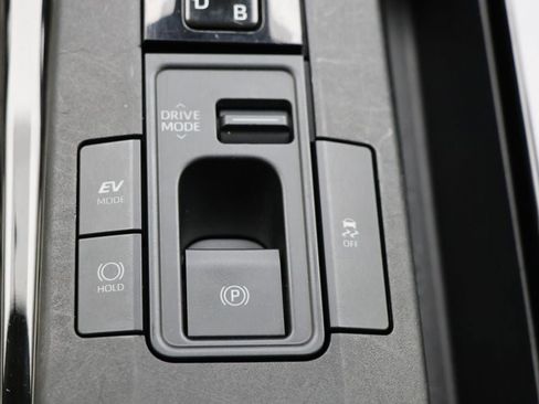 Used 2024 Toyota Prius LE image 26