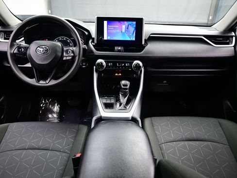 Used 2025 Toyota RAV4 XLE AWD/4WD image 17