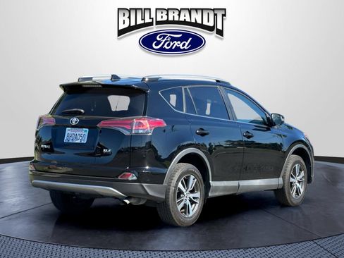 Used 2018 Toyota RAV4 XLE FWD image 3