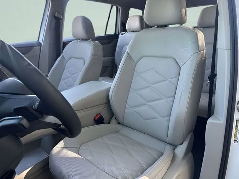 New 2026 Volkswagen Atlas SE FWD image 11