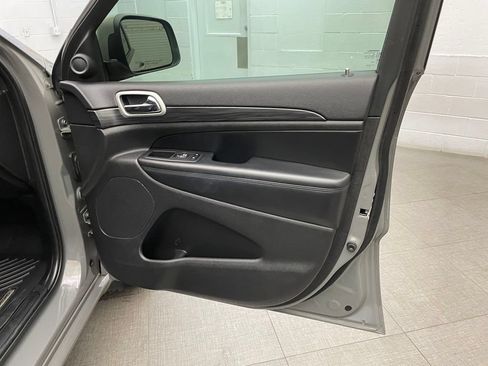 Used 2020 Jeep Grand Cherokee Altitude RWD image 28