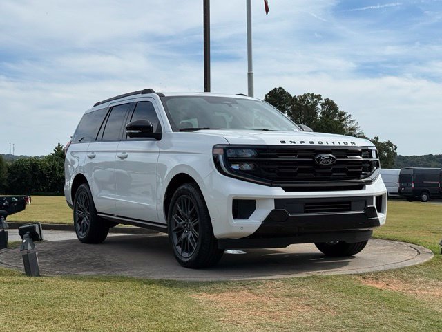 Used 2025 Ford Expedition Platinum w/ Stealth Performance Package AWD/4WD image 1