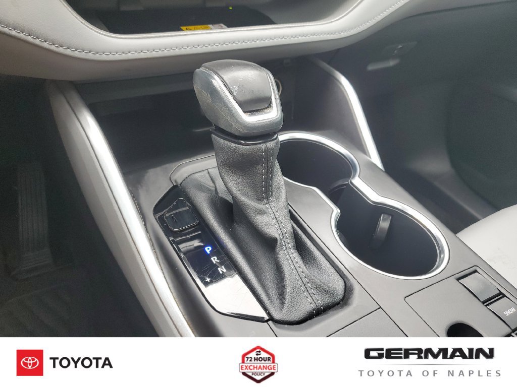 Used 2024 Toyota Highlander XLE FWD image 28