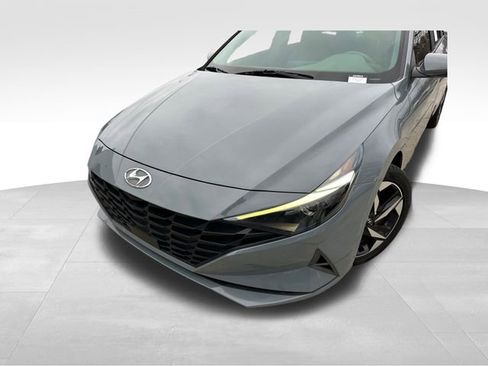 Used 2023 Hyundai Elantra SEL w/ Convenience Package image 9