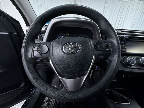 Used 2018 Toyota RAV4 LE w/ Carpet Mat Package image 23