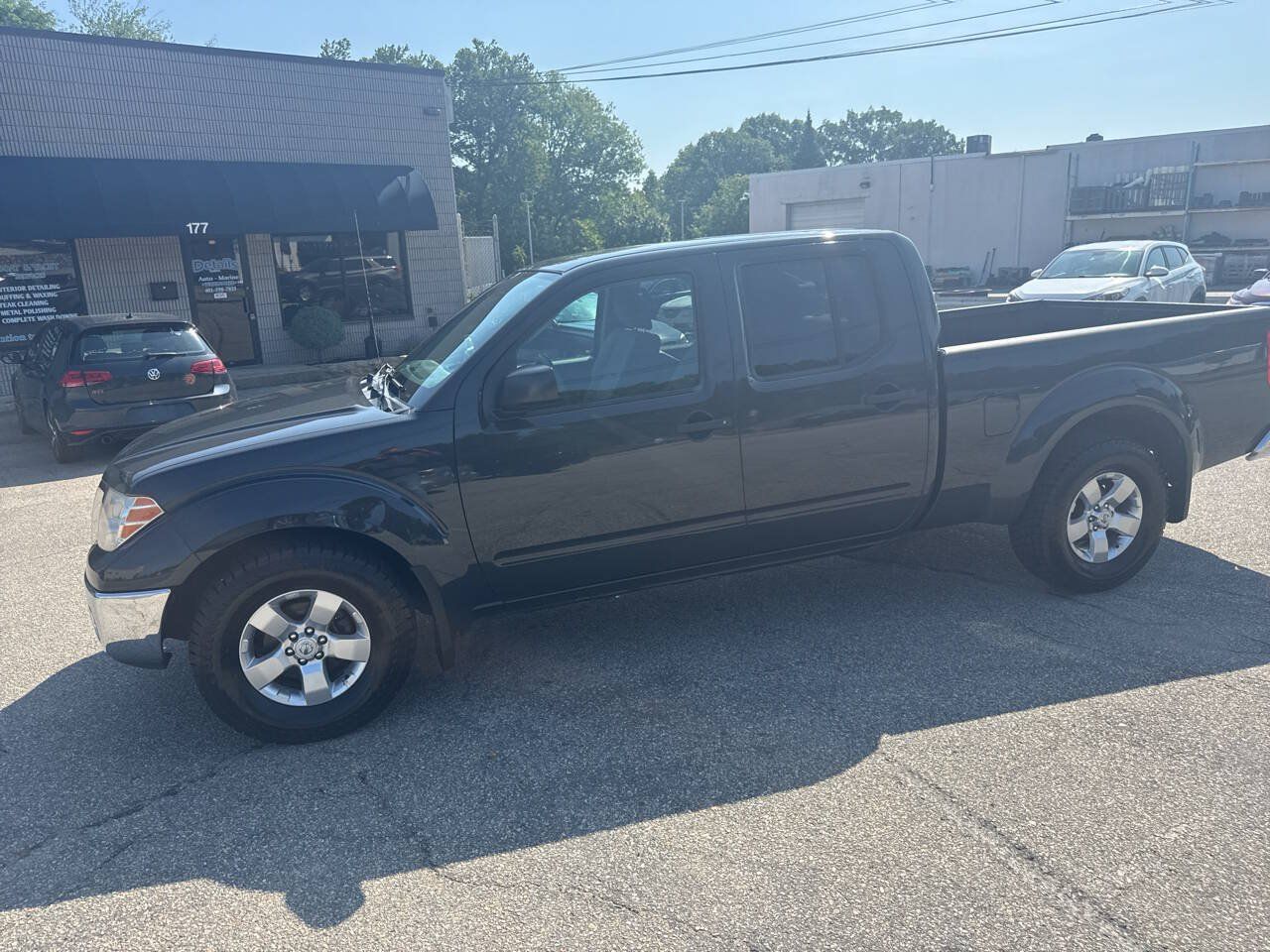 Used 2011 Nissan Frontier SV AWD/4WD image 2
