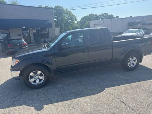 Used 2011 Nissan Frontier SV AWD/4WD image 2